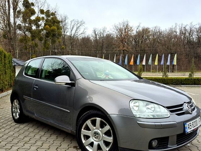 Сірий Фольксваген Гольф, об'ємом двигуна 1.6 л та пробігом 227 тис. км за 5100 $, фото 1 на Automoto.ua