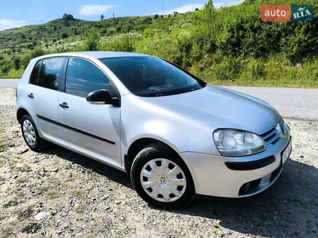 Серый Фольксваген Гольф, объемом двигателя 1.6 л и пробегом 268 тыс. км за 5900 $, фото 1 на Automoto.ua