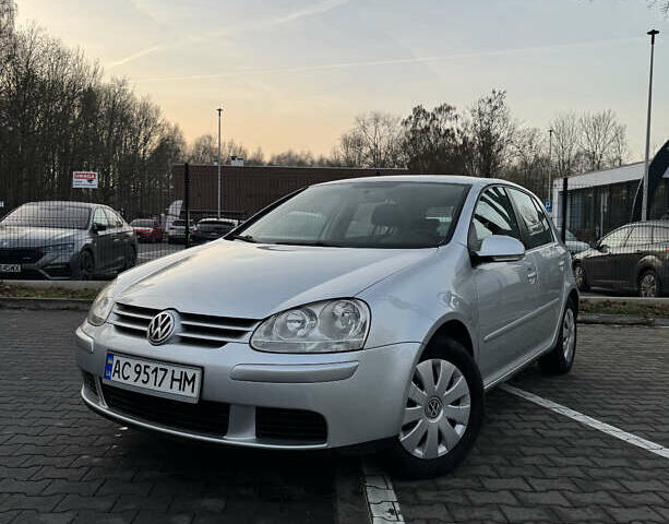 Сірий Фольксваген Гольф, об'ємом двигуна 1.6 л та пробігом 257 тис. км за 5200 $, фото 1 на Automoto.ua