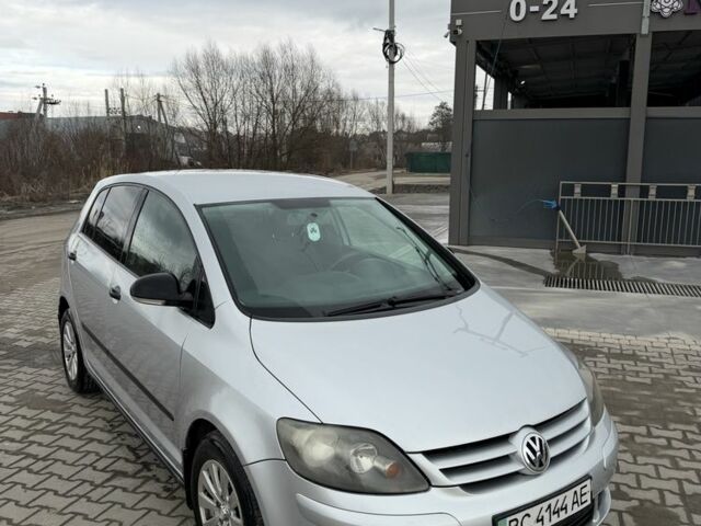 Серый Фольксваген Гольф, объемом двигателя 1.6 л и пробегом 220 тыс. км за 4700 $, фото 1 на Automoto.ua