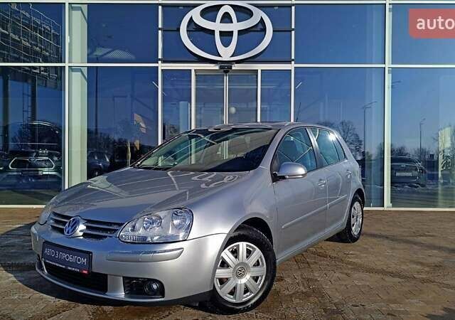 Серый Фольксваген Гольф, объемом двигателя 1.6 л и пробегом 207 тыс. км за 5740 $, фото 1 на Automoto.ua