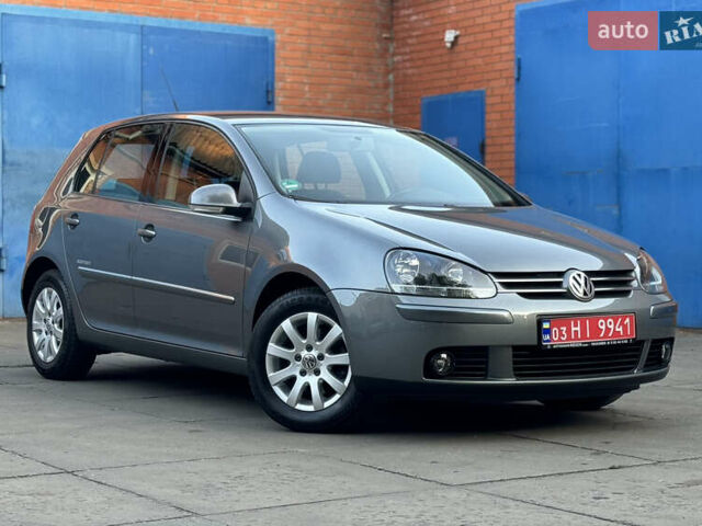 Серый Фольксваген Гольф, объемом двигателя 1.6 л и пробегом 232 тыс. км за 6799 $, фото 1 на Automoto.ua