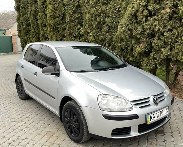 Сірий Фольксваген Гольф, об'ємом двигуна 1.39 л та пробігом 201 тис. км за 5400 $, фото 1 на Automoto.ua