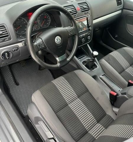 Серый Фольксваген Гольф, объемом двигателя 1.6 л и пробегом 232 тыс. км за 7000 $, фото 1 на Automoto.ua