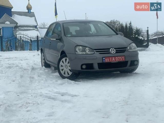 Серый Фольксваген Гольф, объемом двигателя 1.6 л и пробегом 209 тыс. км за 5950 $, фото 1 на Automoto.ua
