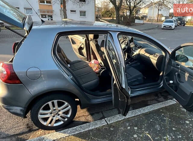 Сірий Фольксваген Гольф, об'ємом двигуна 1.6 л та пробігом 190 тис. км за 5399 $, фото 1 на Automoto.ua