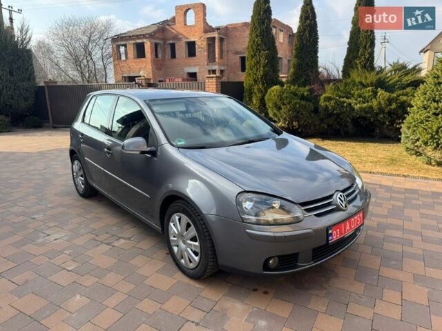 Серый Фольксваген Гольф, объемом двигателя 1.6 л и пробегом 245 тыс. км за 6750 $, фото 1 на Automoto.ua