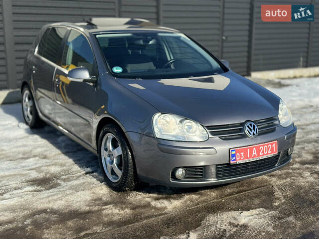 Серый Фольксваген Гольф, объемом двигателя 1.6 л и пробегом 198 тыс. км за 6499 $, фото 1 на Automoto.ua
