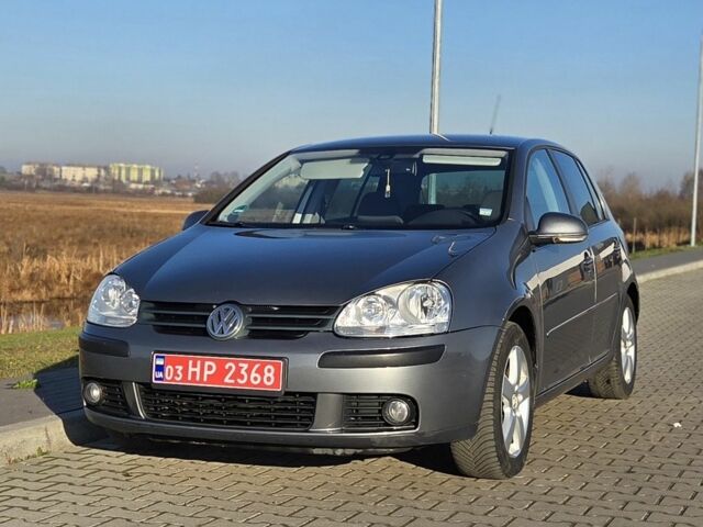 Серый Фольксваген Гольф, объемом двигателя 1.6 л и пробегом 256 тыс. км за 5799 $, фото 1 на Automoto.ua