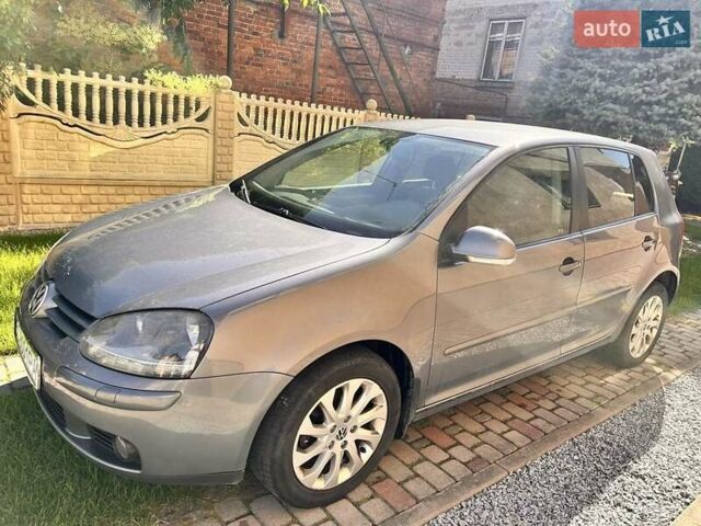 Серый Фольксваген Гольф, объемом двигателя 1.6 л и пробегом 290 тыс. км за 5450 $, фото 1 на Automoto.ua