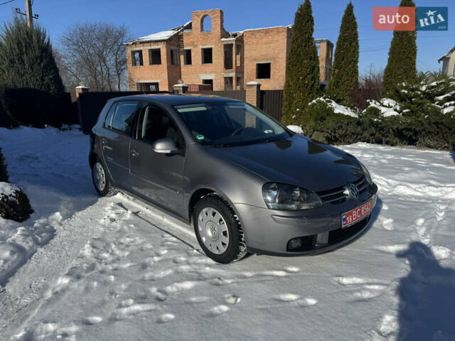 Серый Фольксваген Гольф, объемом двигателя 1.6 л и пробегом 209 тыс. км за 6950 $, фото 1 на Automoto.ua