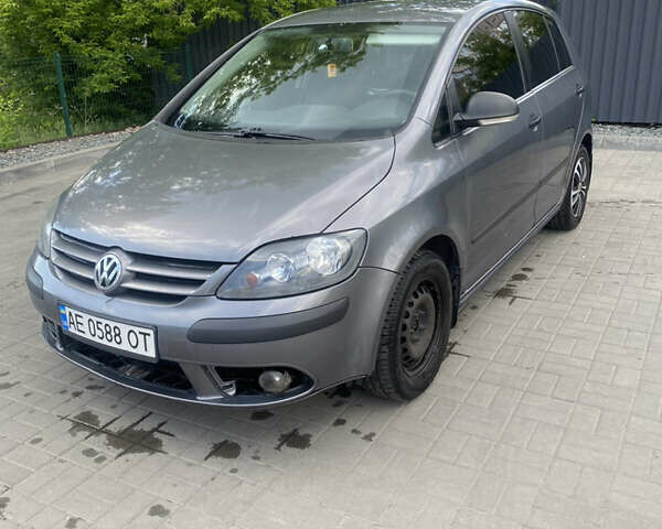 Серый Фольксваген Гольф, объемом двигателя 1.6 л и пробегом 290 тыс. км за 5500 $, фото 1 на Automoto.ua