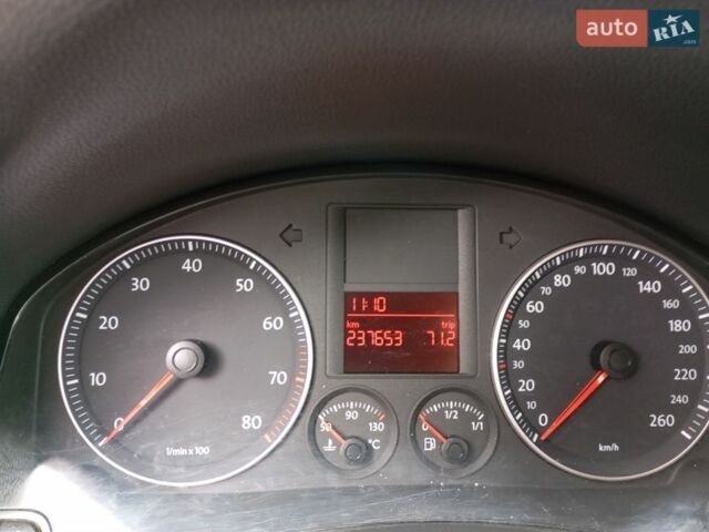 Сірий Фольксваген Гольф, об'ємом двигуна 1.6 л та пробігом 237 тис. км за 8000 $, фото 1 на Automoto.ua