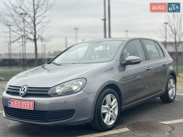 Серый Фольксваген Гольф, объемом двигателя 1.39 л и пробегом 246 тыс. км за 8300 $, фото 1 на Automoto.ua