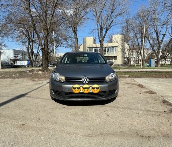 Серый Фольксваген Гольф, объемом двигателя 1.6 л и пробегом 290 тыс. км за 3700 $, фото 1 на Automoto.ua