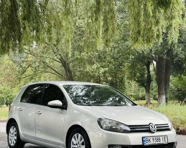 Серый Фольксваген Гольф, объемом двигателя 1.6 л и пробегом 209 тыс. км за 8000 $, фото 1 на Automoto.ua