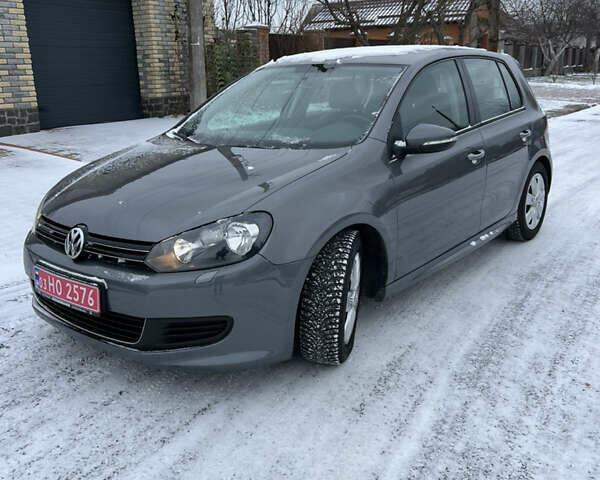 Серый Фольксваген Гольф, объемом двигателя 1.6 л и пробегом 280 тыс. км за 8900 $, фото 1 на Automoto.ua
