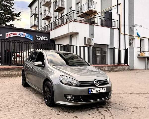 Серый Фольксваген Гольф, объемом двигателя 1.6 л и пробегом 250 тыс. км за 8300 $, фото 1 на Automoto.ua