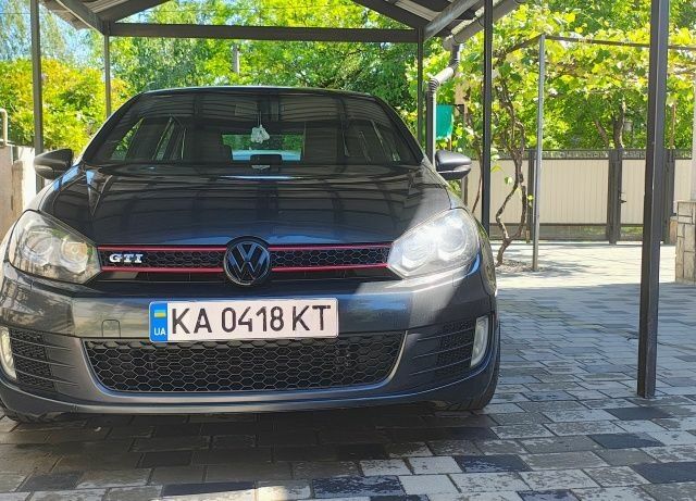 Сірий Фольксваген Гольф, об'ємом двигуна 2 л та пробігом 200 тис. км за 10676 $, фото 1 на Automoto.ua