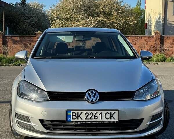 Серый Фольксваген Гольф, объемом двигателя 1.4 л и пробегом 125 тыс. км за 10000 $, фото 1 на Automoto.ua