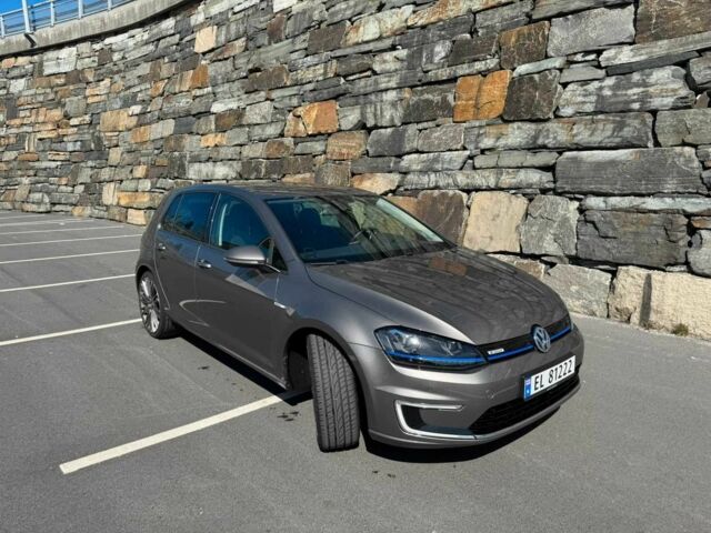 Серый Фольксваген Гольф, объемом двигателя 0 л и пробегом 100 тыс. км за 9200 $, фото 1 на Automoto.ua