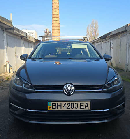 Серый Фольксваген Гольф, объемом двигателя 1.4 л и пробегом 90 тыс. км за 12500 $, фото 1 на Automoto.ua