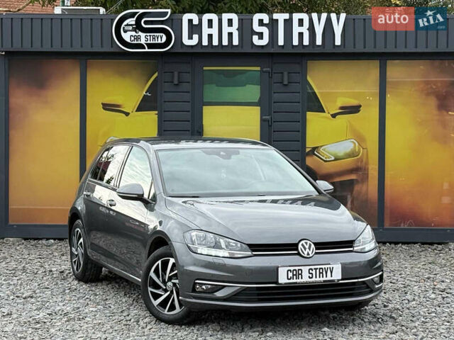 Серый Фольксваген Гольф, объемом двигателя 1.6 л и пробегом 234 тыс. км за 15900 $, фото 1 на Automoto.ua