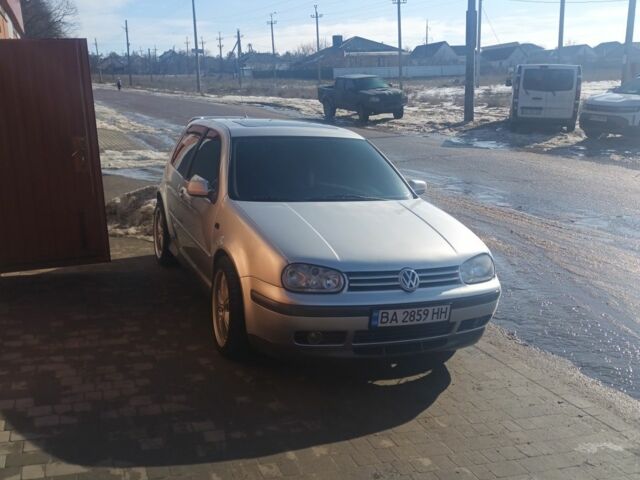 Серый Фольксваген Гольф, объемом двигателя 1.8 л и пробегом 260 тыс. км за 4500 $, фото 1 на Automoto.ua