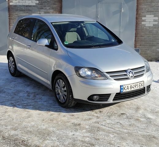 Серый Фольксваген Гольф, объемом двигателя 1.6 л и пробегом 258 тыс. км за 4850 $, фото 1 на Automoto.ua