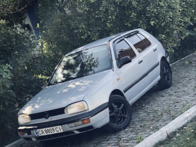 Серый Фольксваген Гольф, объемом двигателя 1.8 л и пробегом 350 тыс. км за 1499 $, фото 1 на Automoto.ua