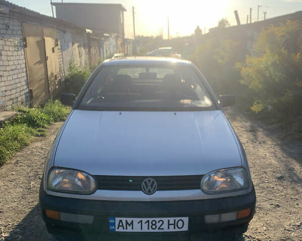 Серый Фольксваген Гольф, объемом двигателя 1.78 л и пробегом 350 тыс. км за 2000 $, фото 1 на Automoto.ua