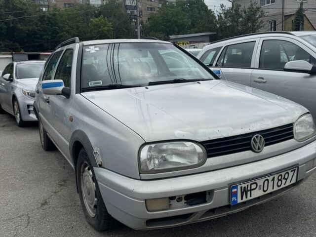 Серый Фольксваген Гольф, объемом двигателя 1.8 л и пробегом 300 тыс. км за 1500 $, фото 1 на Automoto.ua