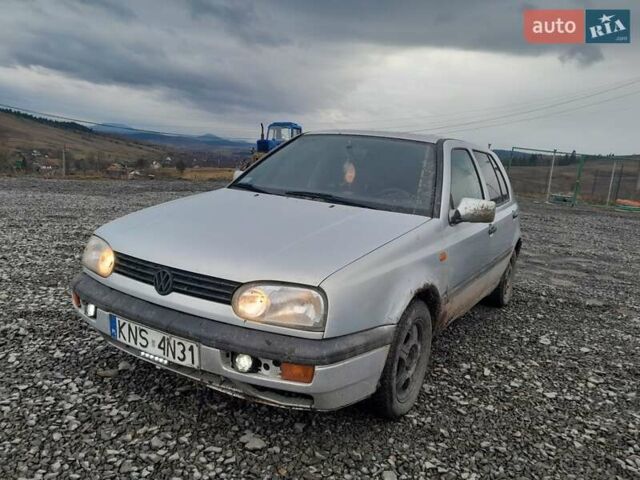 Серый Фольксваген Гольф, объемом двигателя 1.6 л и пробегом 200 тыс. км за 800 $, фото 1 на Automoto.ua