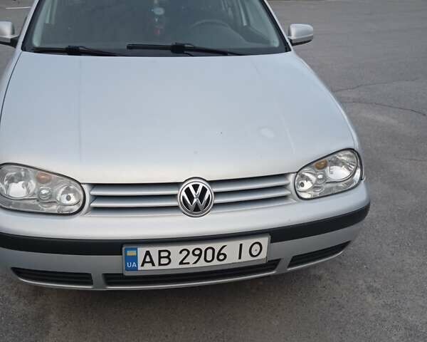 Серый Фольксваген Гольф, объемом двигателя 1.6 л и пробегом 300 тыс. км за 4600 $, фото 1 на Automoto.ua