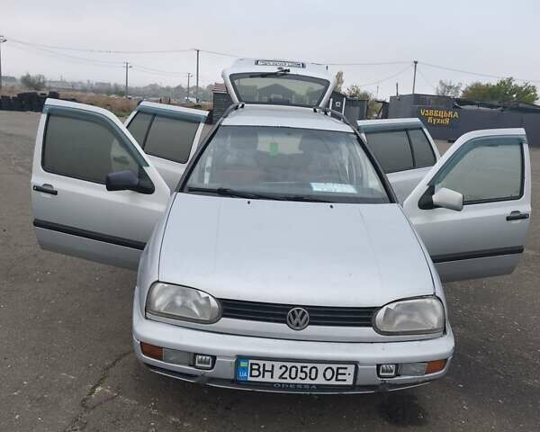 Серый Фольксваген Гольф, объемом двигателя 1.9 л и пробегом 211 тыс. км за 2500 $, фото 1 на Automoto.ua