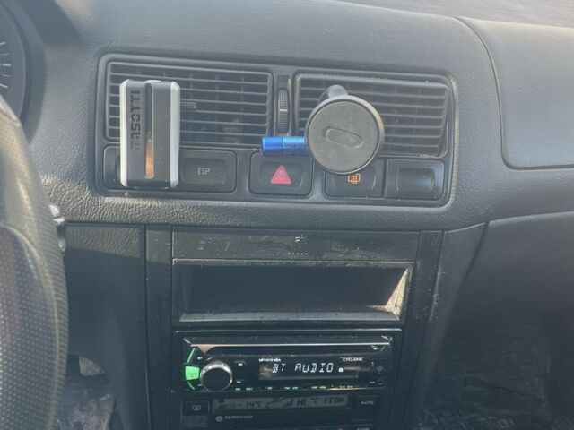 Серый Фольксваген Гольф, объемом двигателя 1.6 л и пробегом 268 тыс. км за 4658 $, фото 1 на Automoto.ua