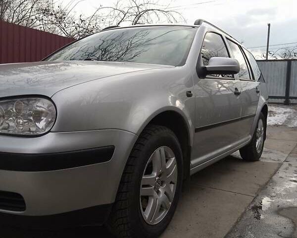 Серый Фольксваген Гольф, объемом двигателя 1.6 л и пробегом 251 тыс. км за 3899 $, фото 1 на Automoto.ua