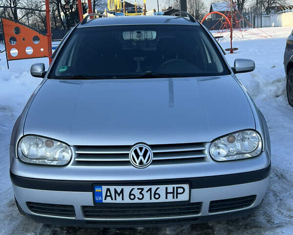 Серый Фольксваген Гольф, объемом двигателя 1.6 л и пробегом 250 тыс. км за 4700 $, фото 1 на Automoto.ua