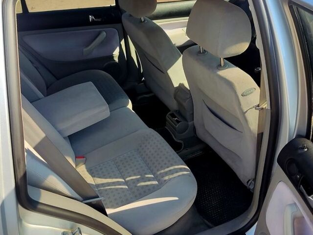 Сірий Фольксваген Гольф, об'ємом двигуна 1.6 л та пробігом 320 тис. км за 4450 $, фото 1 на Automoto.ua