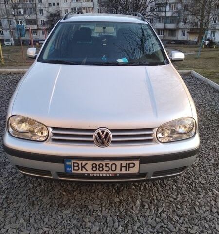 Серый Фольксваген Гольф, объемом двигателя 1.39 л и пробегом 259 тыс. км за 3100 $, фото 1 на Automoto.ua