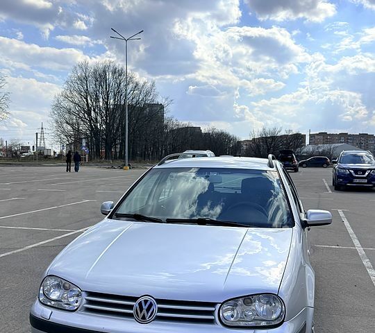 Серый Фольксваген Гольф, объемом двигателя 1.6 л и пробегом 288 тыс. км за 4500 $, фото 1 на Automoto.ua