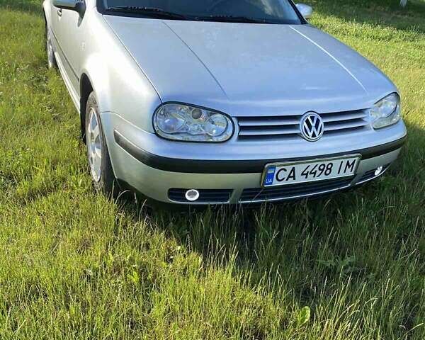 Серый Фольксваген Гольф, объемом двигателя 1.6 л и пробегом 300 тыс. км за 4250 $, фото 1 на Automoto.ua