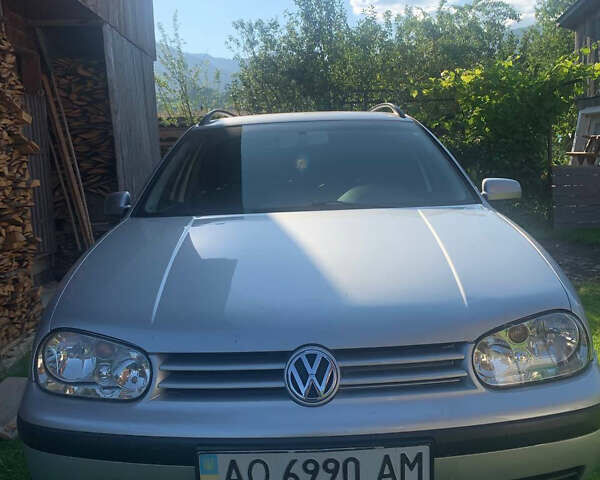 Серый Фольксваген Гольф, объемом двигателя 1.39 л и пробегом 240 тыс. км за 3200 $, фото 1 на Automoto.ua