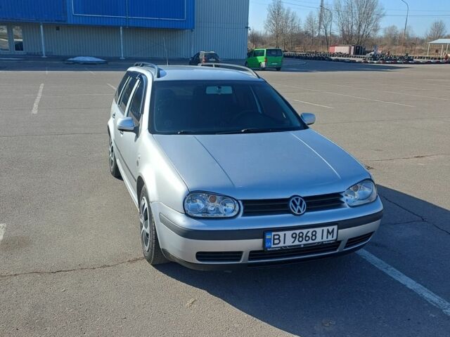 Серый Фольксваген Гольф, объемом двигателя 1.6 л и пробегом 295 тыс. км за 3000 $, фото 1 на Automoto.ua