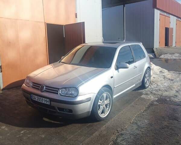 Серый Фольксваген Гольф, объемом двигателя 1.8 л и пробегом 260 тыс. км за 4500 $, фото 1 на Automoto.ua