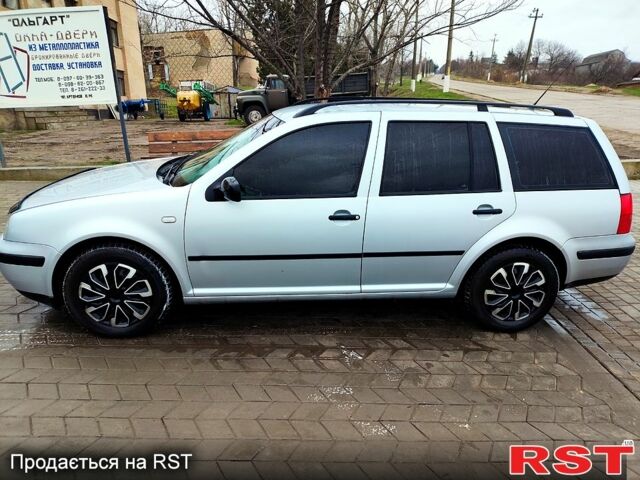 Серый Фольксваген Гольф, объемом двигателя 1.6 л и пробегом 251 тыс. км за 4500 $, фото 1 на Automoto.ua