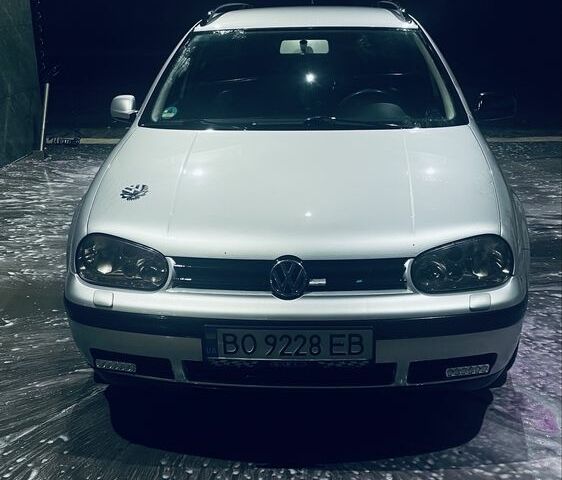 Сірий Фольксваген Гольф, об'ємом двигуна 1.6 л та пробігом 377 тис. км за 3800 $, фото 1 на Automoto.ua