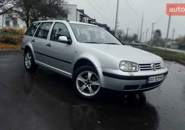 Серый Фольксваген Гольф, объемом двигателя 1.6 л и пробегом 196 тыс. км за 4850 $, фото 1 на Automoto.ua