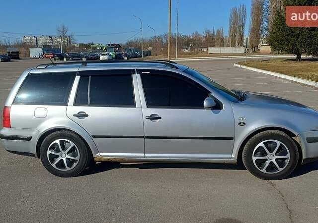 Серый Фольксваген Гольф, объемом двигателя 1.6 л и пробегом 295 тыс. км за 3000 $, фото 1 на Automoto.ua