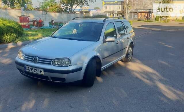 Серый Фольксваген Гольф, объемом двигателя 2 л и пробегом 300 тыс. км за 4300 $, фото 1 на Automoto.ua